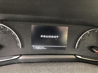Peugeot 2008 1.2 TURBO picture 14