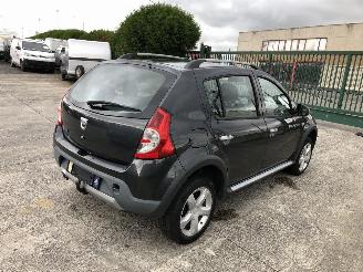 Vaurioauto  passenger cars Dacia Sandero STEPWAY   1.6 2010/6