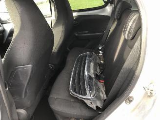 Peugeot 108 1.0  CABRIO picture 16