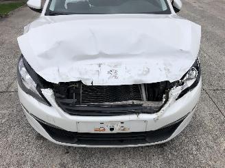 Peugeot 308 1.2 picture 3