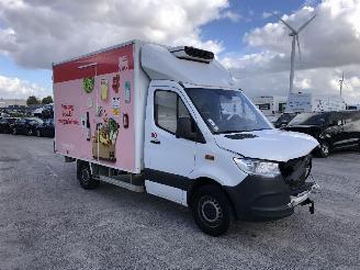 krockskadad bil bedrijf Mercedes Sprinter FRIGO 2023/2