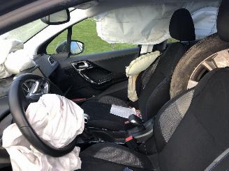 Peugeot 2008 SIGNATURE 1.2 picture 6