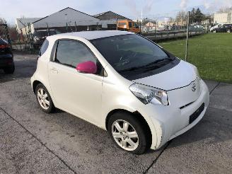 Schadeauto Toyota iQ 1.0 2010/2