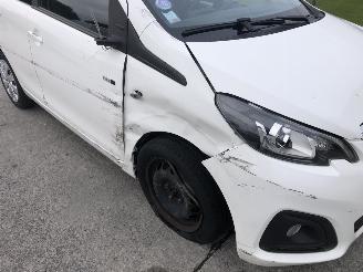 Peugeot 108 1.2 picture 8