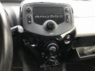 Peugeot 108 1.2 picture 16