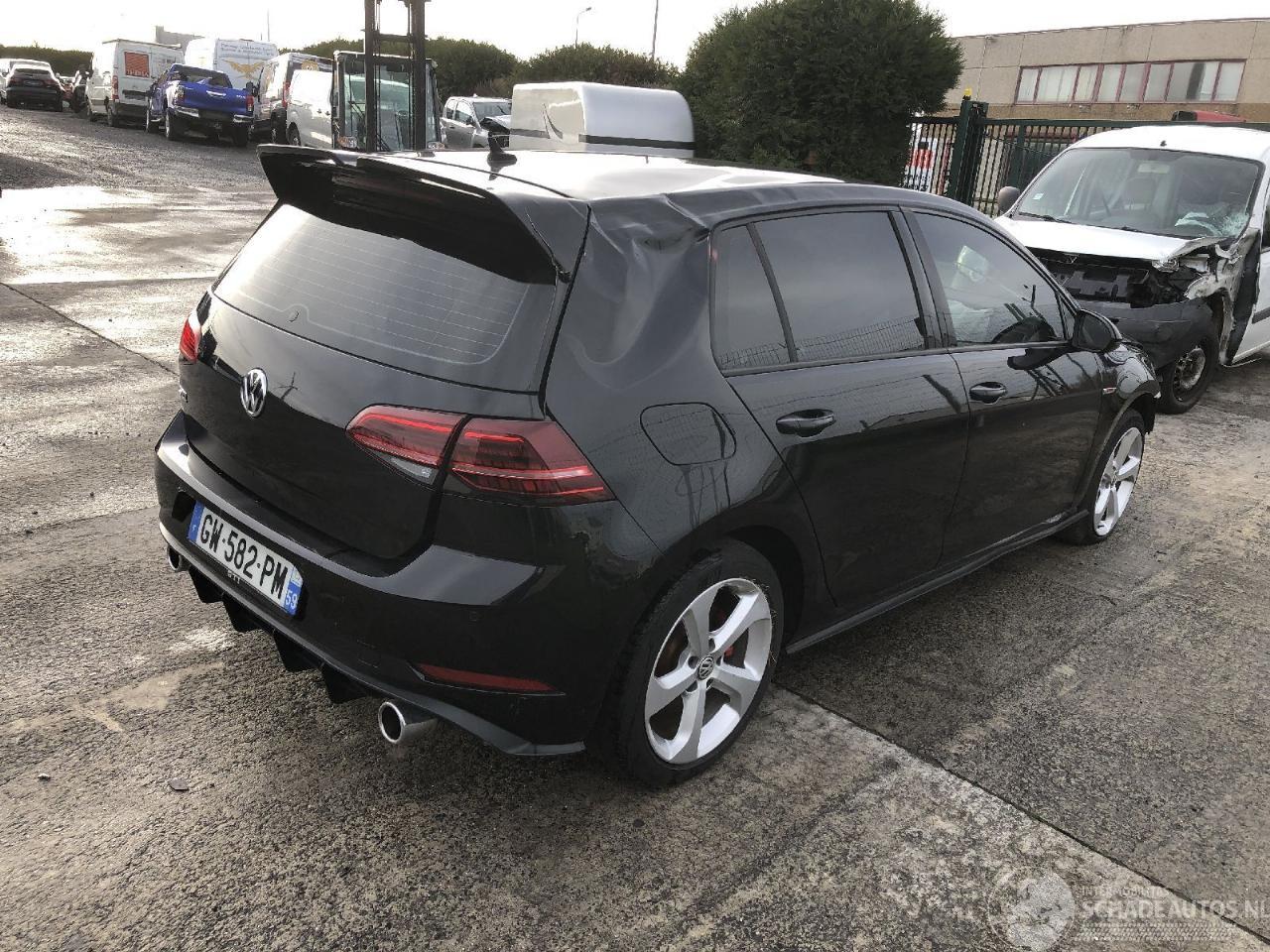 Volkswagen Golf 2.0 TSI