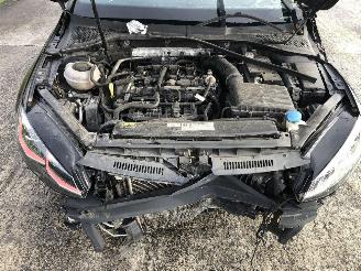 Volkswagen Golf 2.0 TSI picture 20