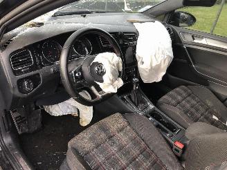 Volkswagen Golf 2.0 TSI picture 5