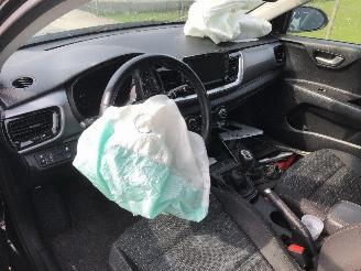 Kia Stonic 1.6 CRDI LAUNCH EDITION picture 21