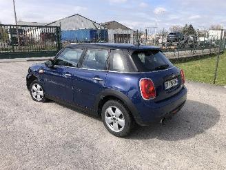 Schadeauto Mini Mini COOPER 1.5 D 2015/12