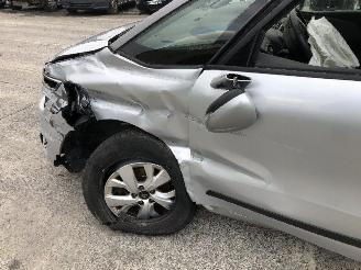 Citroën C4-picasso 1.6 HDI   7 PLACES picture 9