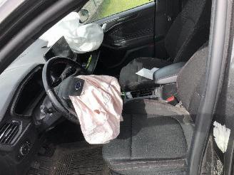 Ford Focus BREAK 1.5 TDCI ST LINE picture 6