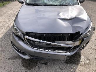 Peugeot 308 BREAK  1.2 T picture 8