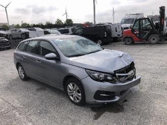 Peugeot 308 BREAK  1.2 T picture 4