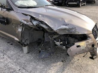 Jaguar XF 2.2 D picture 9