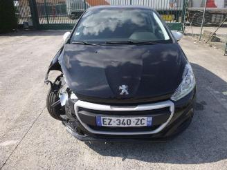 Peugeot 208 1.2 picture 10
