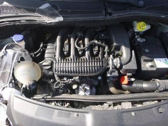 Peugeot 208 1.2 picture 21