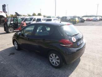 Peugeot 208 1.2 picture 2
