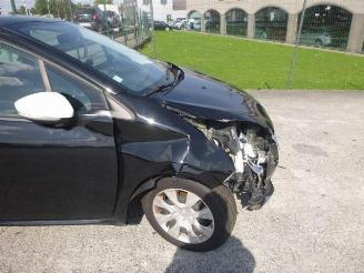 Peugeot 208 1.2 picture 9