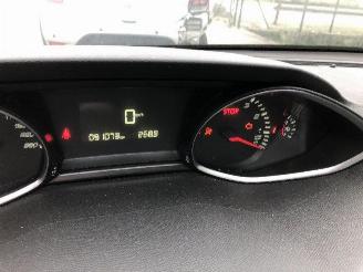 Peugeot 308 1.2 picture 20