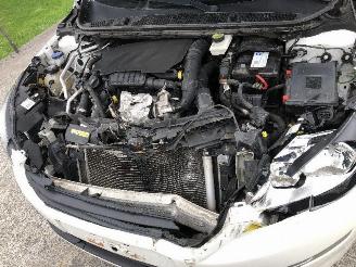 Peugeot 308 1.2 picture 14