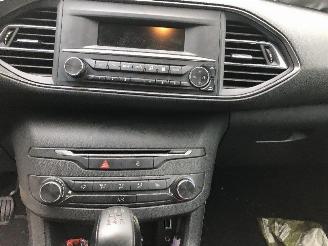 Peugeot 308 SW 1.2 TUBO picture 14