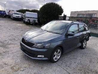 Coche accidentado Skoda Fabia combi  1.0 2017/10