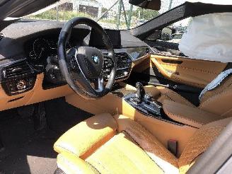 BMW 5-serie 530e i Performance luxury picture 7