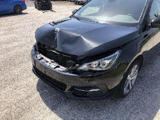 Peugeot 308 SW  1.2 T picture 9