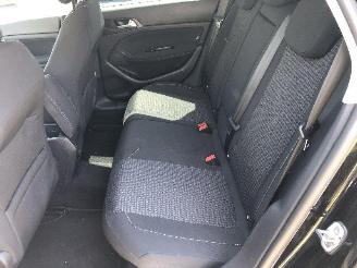 Peugeot 308 SW  1.2 T picture 23