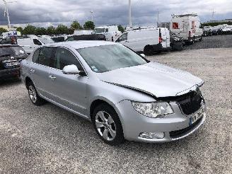 uszkodzony samochody osobowe Skoda Superb 1.6 TDI 2011/5