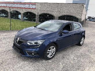 uszkodzony samochody osobowe Renault Mégane 1.5 DCI 2020/5