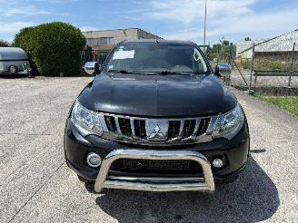 Schadeauto Mitsubishi L-200 2.4 DI-D 2017/10