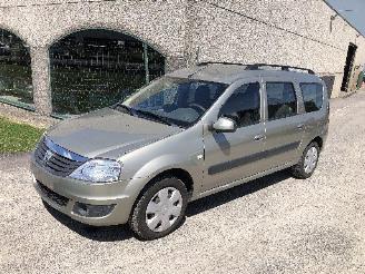 Vaurioauto  passenger cars Dacia Logan 1.5 DCI 2011/5