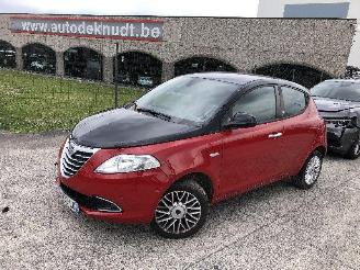 Schadeauto Lancia Ypsilon 0.9 TWIN AIR 2014/10