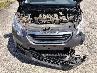 Peugeot 2008 1.2 picture 18