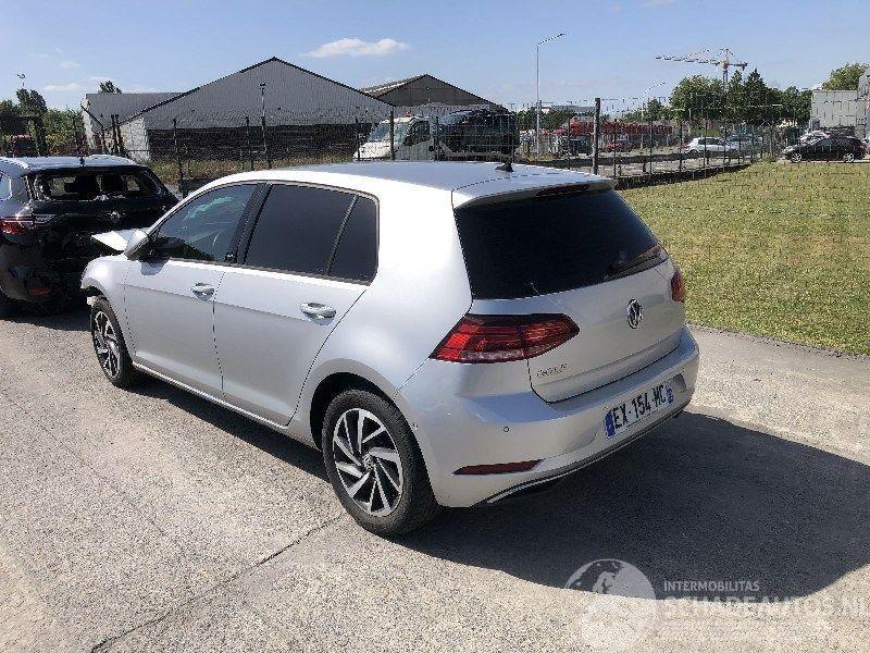 Volkswagen Golf 1.0TSI  SOUND