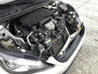 Peugeot 308 1.2 picture 18