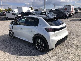 Peugeot 208 GT  1.2 picture 2