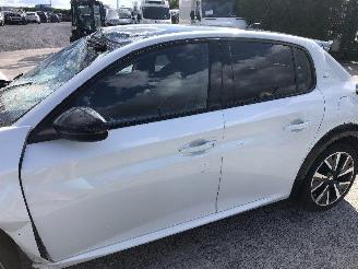 Peugeot 208 GT  1.2 picture 12