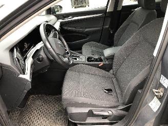 Volkswagen Golf VIII 1.0 eTSI AUTOMATIQUE picture 6