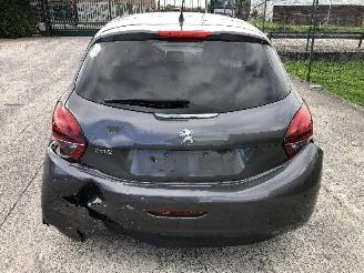 Peugeot 208 1.2 picture 8