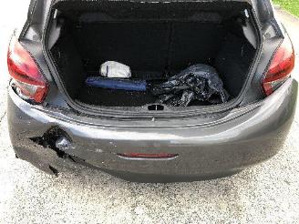Peugeot 208 1.2 picture 15