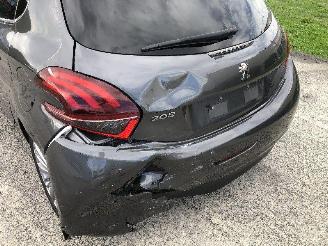 Peugeot 208 1.2 picture 7