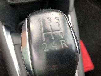 Peugeot 208 1.2 picture 24