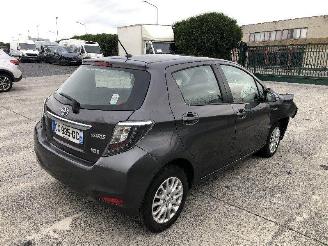 krockskadad bil auto Toyota Yaris 1.5 hybride 2013/7