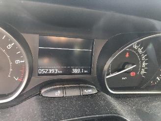 Peugeot 208 1.2 T  GT LINE picture 19