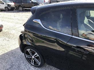 Peugeot 208 1.2 T  GT LINE picture 12