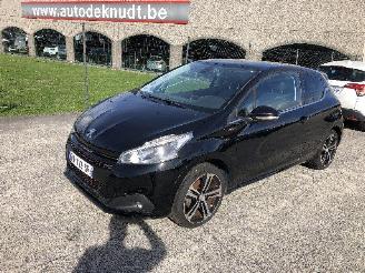 Unfallwagen Peugeot 208 1.2 T  GT LINE 2021/12
