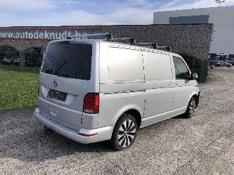 krockskadad bil auto Volkswagen Transporter 2.0 TDI  150 2020/7